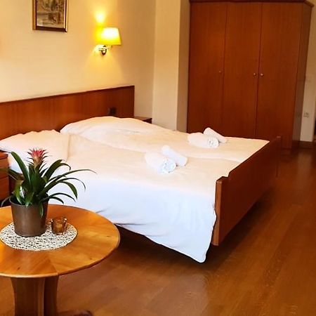 Bed and Breakfast Weisses Roessl Appiano Sulla Strada Del Vino Esterno foto