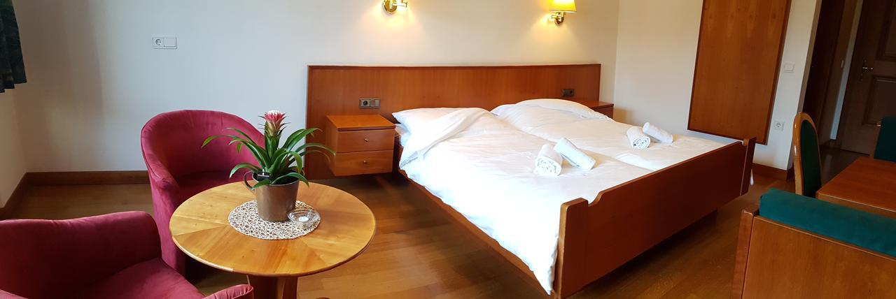 Bed and Breakfast Weisses Roessl Appiano Sulla Strada Del Vino Esterno foto