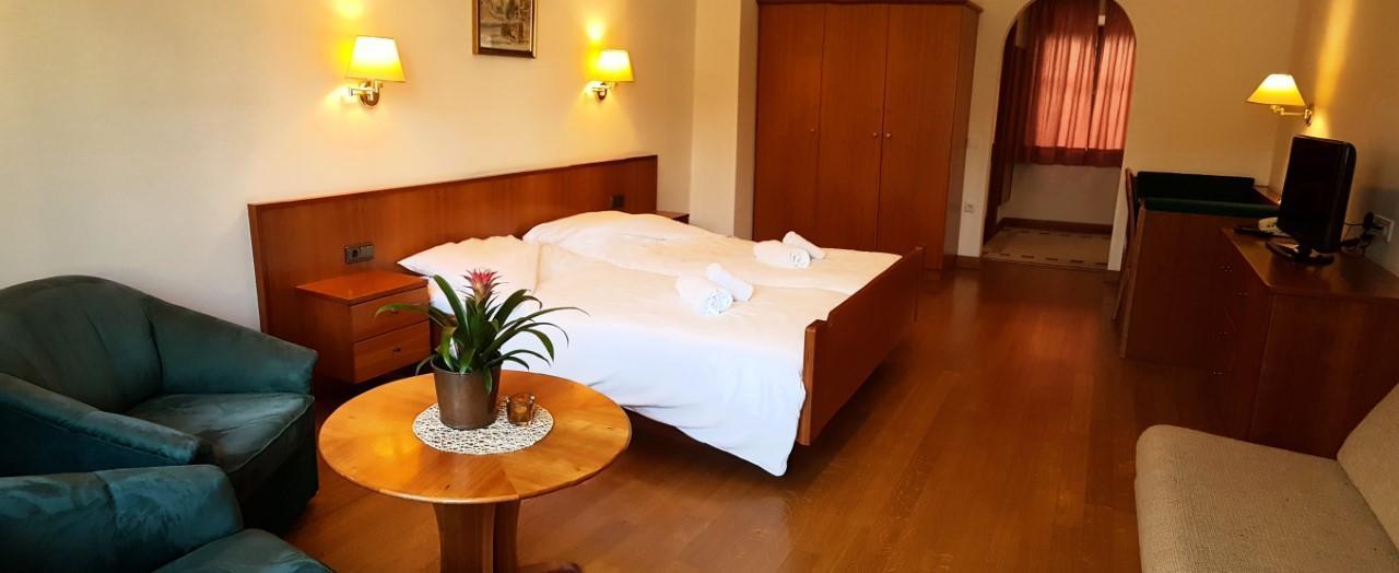 Bed and Breakfast Weisses Roessl Appiano Sulla Strada Del Vino Esterno foto