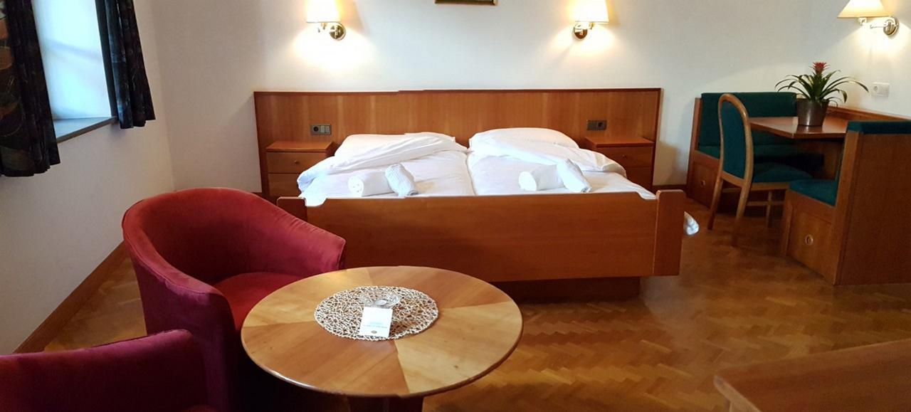 Bed and Breakfast Weisses Roessl Appiano Sulla Strada Del Vino Esterno foto
